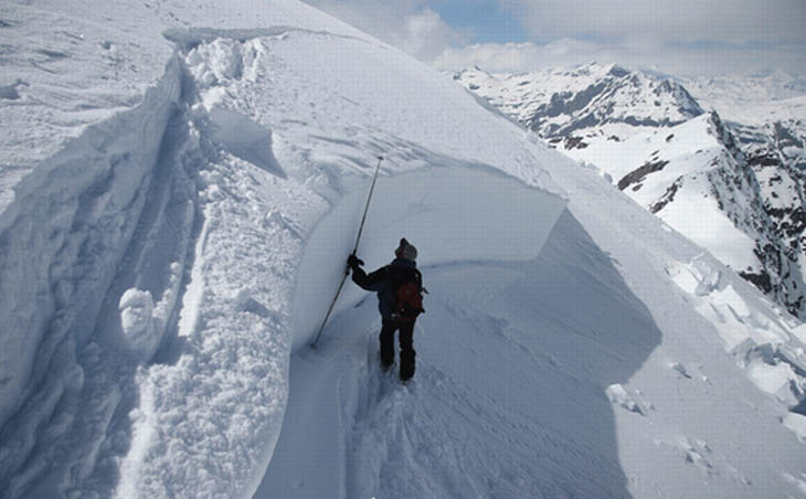 The best way to avoid an avalanche | Ski Line