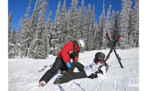 Skiing with a knee brace