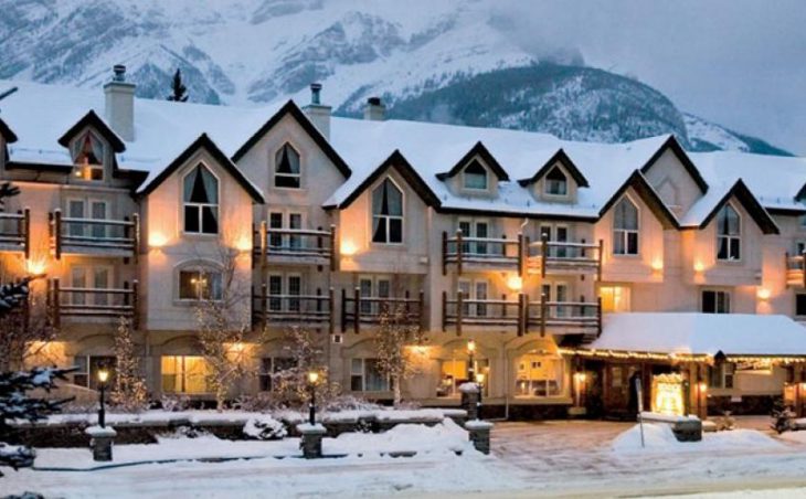 Fairmont Chateau Lake Louise - Luxury Mountain Resort